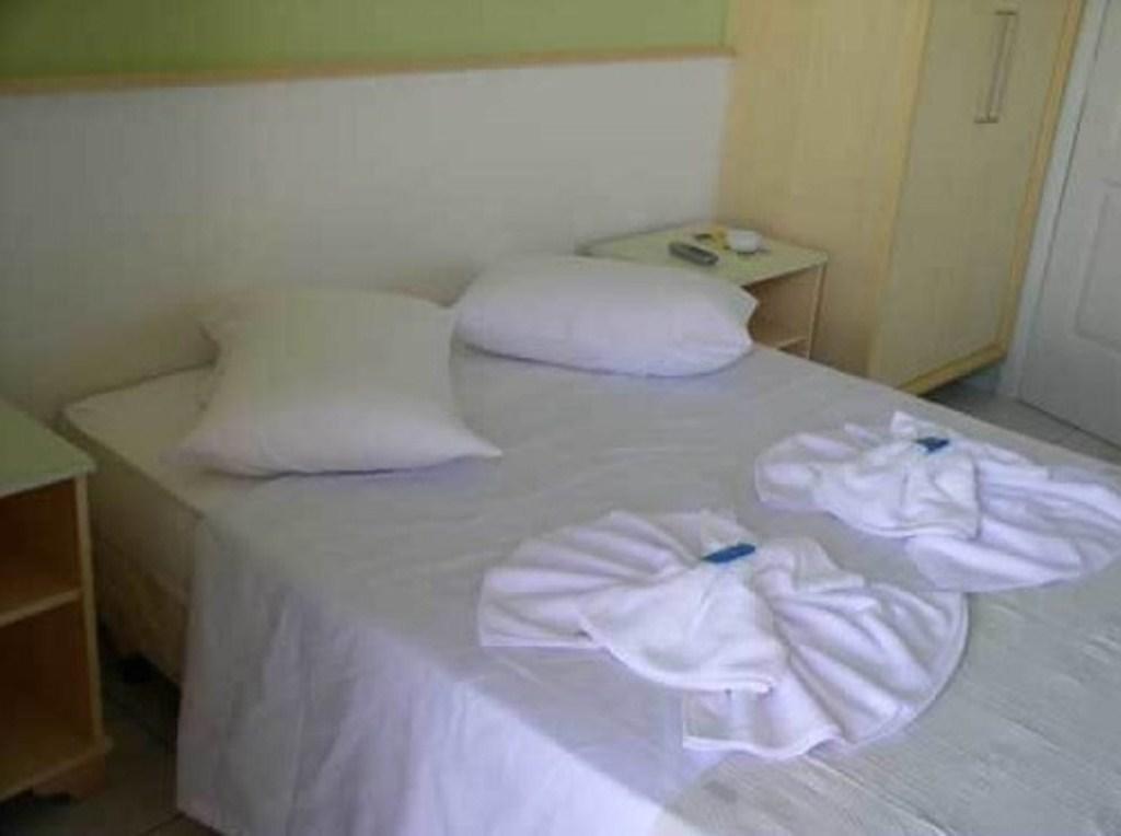 Hotel Pousada Mineirinho Balneário Praia do Leste Habitación foto